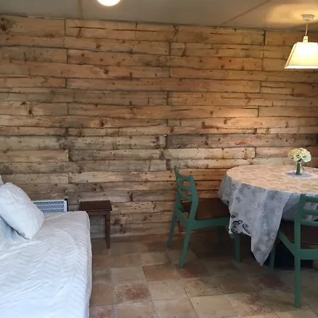 Dernacally Cabin Farm stay *