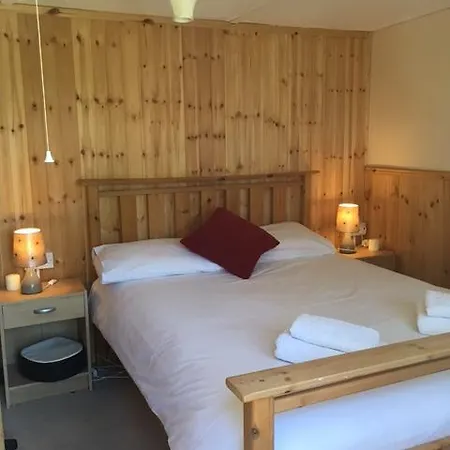 Dernacally Cabin Farm stay *